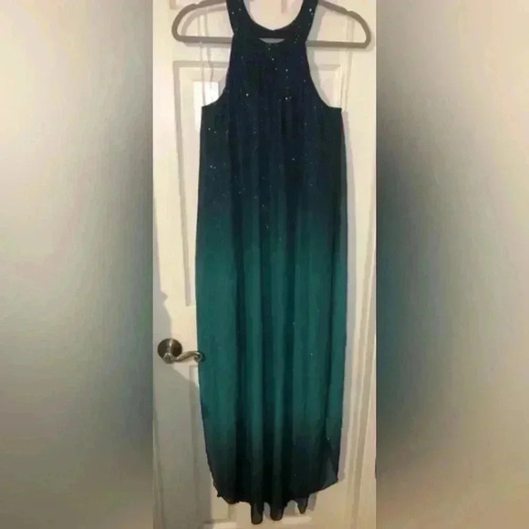 VENUS Formal multi layer maxi dress - Picture 4 of 16